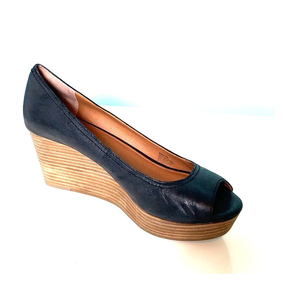 Lucky Brand Shoes - 🍀 Lucky Brand Black Issy Platform Wedge Heels